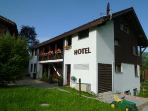 Hotel Bahnhof - 3つ星ホテル, Giswil