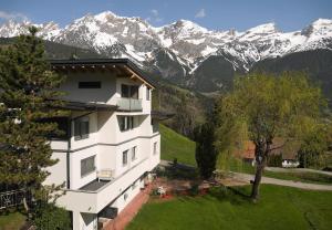 Haus Schmid - Apartaments, Tobadill