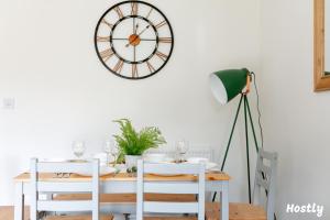 Albatross House - Comfy Home with Parking - 清掃後、ゲストの到着まで客室を密閉している, スラウ