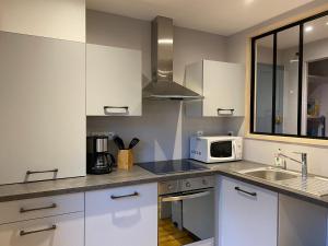 Appartement équipé au centre de Bletterans - 3つ星ホテル, Bletterans