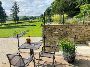 Room with a View - Parking, Holmfirth
