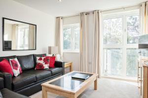 The Cedar Suite - Pysäköinti, Woking