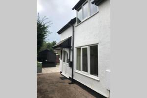 Charming just renovated 2 bed cottage in the centre of village - 3つ星ホテル, Hartford