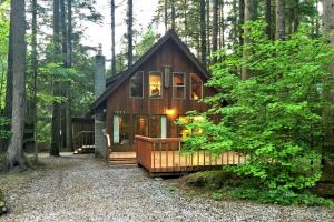 Snowline Cabin #35 - A pet-friendly country cabin. Now has air conditioning! - Hotéis econômicos em Glacier, Glacier