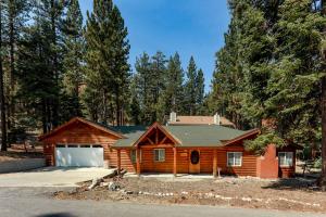 Lazy Bear Lodge-1235 by Big Bear Vacations - Aquapark, Big Bear Lake