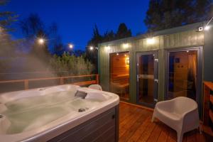 Dom w Domu - Izera Glamping - Bed-and-breakfasts, Gajowka