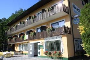 Pension Waldhof am Stubenbergsee - Hotels, Stubenberg