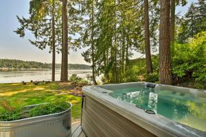 Dreamy Wooded Cabin with Private Beach and Kayaks! - Poengvurdering – Fantastisk, Olympia