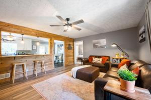 Cabin Style Stay With Hot Tub, Grill & Porch Swing - Appartementen, Woodstock
