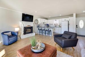 Deck, Fire Pit and Grill Lakefront Oklahoma Abode - 別荘, Jay