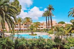 Cosy 1 bed in Golfe Juan - tennis * pool & beach! - 食事を客室まで届けることができる, ヴァロリス