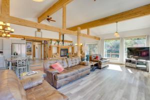 Magnificent Ouray Home with Deck and Mountain Views! - Ξενοδοχεία 3 αστέρων, Ouray