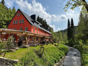 Erlebnishotel & Restaurant Fichtenhäusel am Pöhlagrund - 未評価, Kühberg