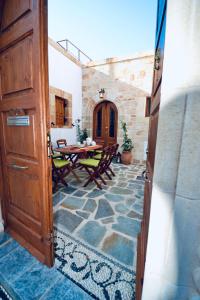 Villa Patitiri Traditional House with hot tub - Letištní transfer (za poplatek), Archangelos