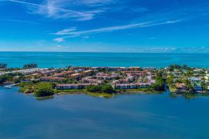 Anna Maria Beach Condo-2 Bed/2 bath- Sleeps 6 - Valla alrededor de la piscina, Bradenton Beach