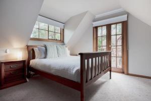 Gracelands Swiss Inspired Home with Gorgeous Grounds - 4-Star Hotels, Hadspen