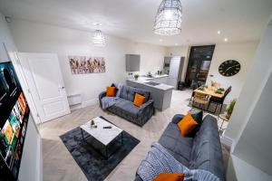 Modern 2-Bed Townhouse, Conveniently Located Near Leeds City Centre - Perfect for Corporate Stays - счет – Превосходно, Farnley