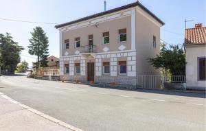 Lovely Apartment In Cernik With Wi-Fi - 4-Star Hotels, Cernik
