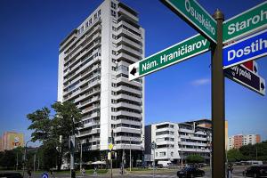 Dominant Studio Hostel with Free Parking for Preregistered Drivers & Garage with CCTV - Dovoz potravin, Bratislava