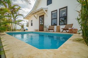 Coral Retreat and Pool Club at Mahogany Bay