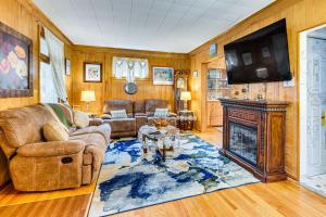 1 Mi to Dtwn Colorful Binghamton Home - Hoteles de 3 estrellas, Binghamton