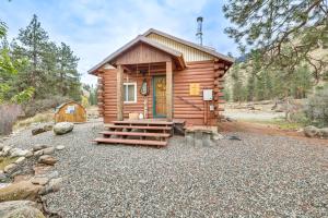 Cabin on Little Salmon River about 10 Mi to Riggins! - 3つ星ホテル, Pollock