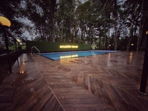 Mulberry brook - Priváty, Wayanad