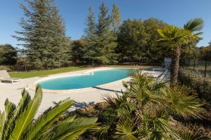 Rouleraventoux, Gîte sportif avec piscine, sauna, salle de sport, jardin - Hotels de 4 estrelles, Mormoiron
