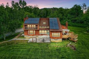 The Hilltop Fenced 8-Acre Dog-Friendly Retreat - Nessuna stella, Warwick