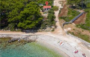 Two-Bedroom Holiday Home In Sucuraj - Εγκαταστάσεις BBQ, Sucuraj