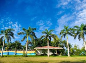 SRK Farm and Resort - Unrated, Anjār