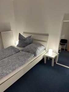 Sehr schöne Wohnung mit Kaminofen - 3つ星ホテル, Eisingen