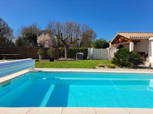 Chambre d hôte la rivière 45m2 jardin et piscine - Review Score – Superb, Aigrefeuille-dʼAunis