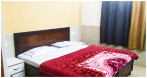 HOTEL PREMIUM KUNJ RESIDENCY Near Railway STATION MATHURA - Centro de negocios, Mathura