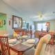 Cheery Condo with Community Pool and Waterslide!, Pine Bluff - 写真 10