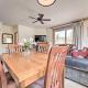 2 Mi to Donner Lake Walkable Truckee Condo!, トラッキー - 写真 6