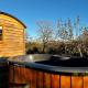 Robins Retreat - orchard with hot tub - see extras, アルフリストン - 写真 3