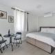 Studio apartments Yucca, 2-min to the beach and 5 to Trogir, Trogir - Foto 4