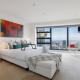 Modern meets Retro in Penthouse with Soaring Views, Melbourne - Photo 2