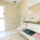 Black Pool House just 10 minutes away from the beach, Amora - Foto 5
