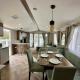 The Lakeside21 Caravan 8 berth with Hot tub at Tattershall Lakes, タターズホール - 写真 8