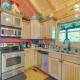 Pigeon Forge Cabin with Pool Table and Deck Near Town!, ピジョン・フォージ - 写真 7