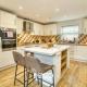 Incredible and Charming 4-bed Home in Lincoln by Renzo, Free Parking, Close to Lincoln Hospital!, リンカーン - 写真 2