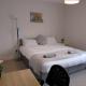 Double or twin room in town centre, East Grinstead - Photo 1