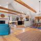 Walk to Beach Spacious Home and Private Backyard, イーストハム - 写真 7
