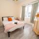 An Elite Executive Stay - 5-Bedroom Business Home & Parking, Swansea - Fotografie 3