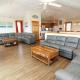 Delightful Oceanfront Home w Pool & Hot Tub, Elevator in Charming Waves, Waves - 照片 6